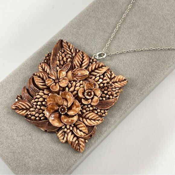 Stunning Unsigned Flower Carved Wood Pendant 925 Sterling Silver Chain Necklace - Picture 1 of 11